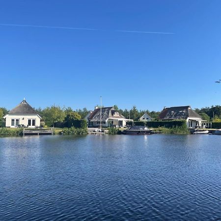 Vakantiehuis Aan Het Water In Friesland Sint Nicolaasga Buitenkant foto