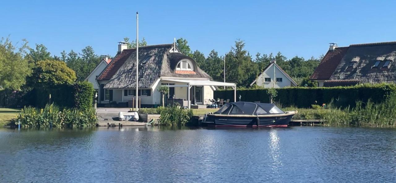 Vakantiehuis Aan Het Water In Friesland Sint Nicolaasga Buitenkant foto