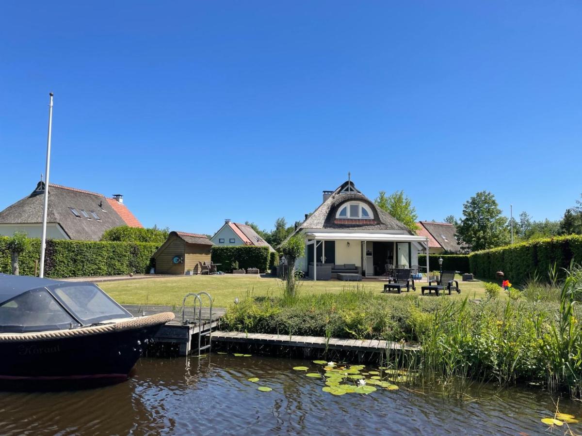 Vakantiehuis Aan Het Water In Friesland Sint Nicolaasga Buitenkant foto